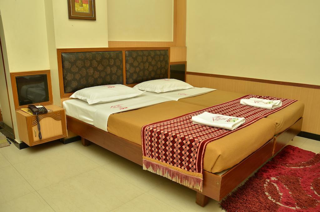 Hotel Aryaas Ressidence Тирунелвели Номер фото